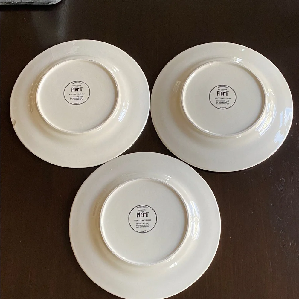 Pier 1 Winter Wonders Festive Christmas Tree Plate. Holly & Berries. Set of 3.